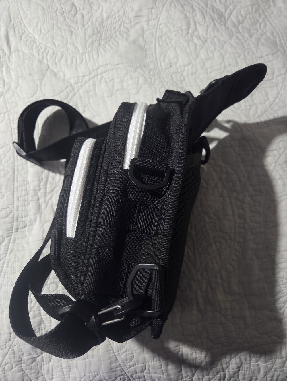 Wolfpak 4L Sling Bag - Picture 7 of 9